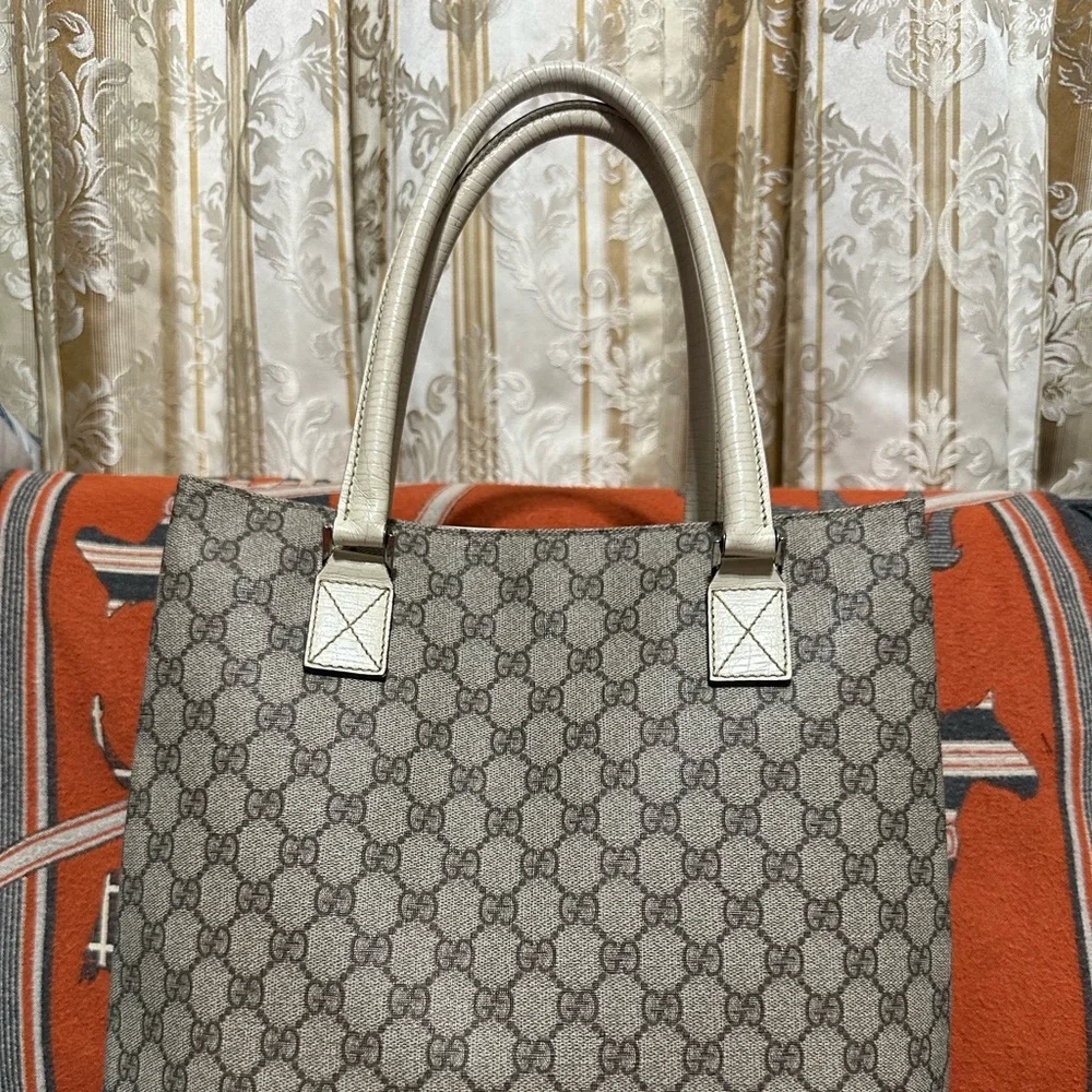 GUCCI ❤️🌟BEIGE MONOGRAM TOTE ⭐️ - Picture 2 of 10